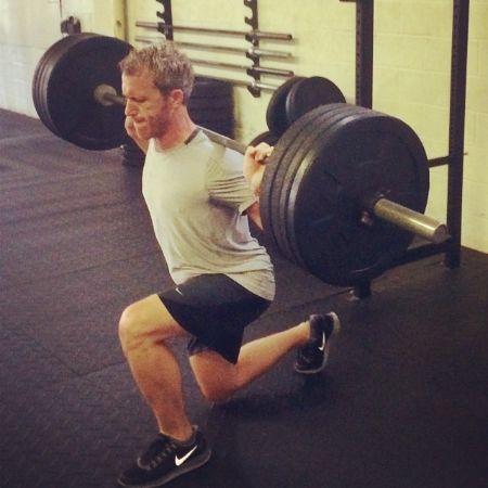 Yaron Varsano is doing exercise. 